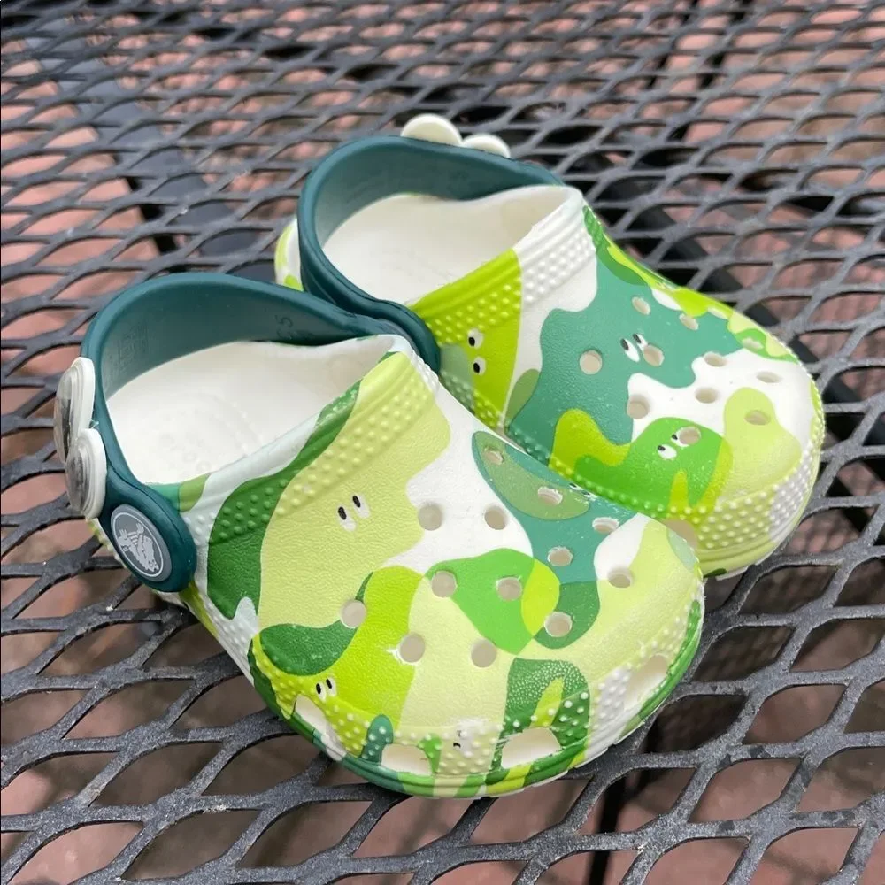 KIDS' CROCS TODDLER CLASSIC GLOW SLIME MONSTER CLOG Size 5 C